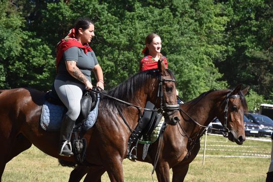 Turnieju Wsi. Hasło tegorocznej imprezy brzmiało „Cygańskim taborem do Okrągłego".