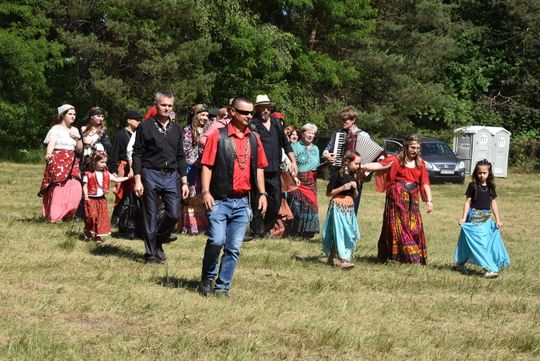 Turnieju Wsi. Hasło tegorocznej imprezy brzmiało „Cygańskim taborem do Okrągłego".