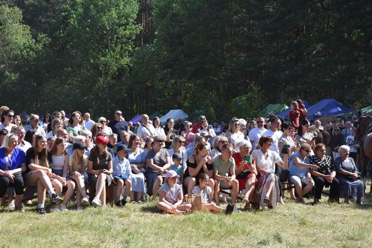 Turnieju Wsi. Hasło tegorocznej imprezy brzmiało „Cygańskim taborem do Okrągłego".