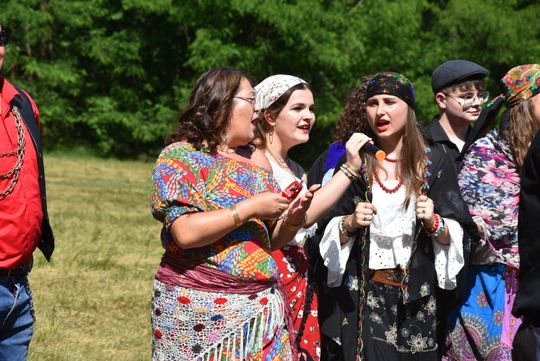 Turnieju Wsi. Hasło tegorocznej imprezy brzmiało „Cygańskim taborem do Okrągłego".