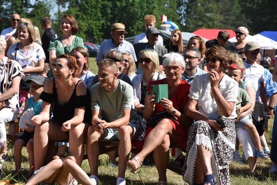 Turnieju Wsi. Hasło tegorocznej imprezy brzmiało „Cygańskim taborem do Okrągłego".