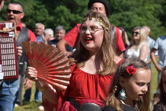 Turnieju Wsi. Hasło tegorocznej imprezy brzmiało „Cygańskim taborem do Okrągłego".