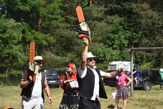 Turnieju Wsi. Hasło tegorocznej imprezy brzmiało „Cygańskim taborem do Okrągłego".