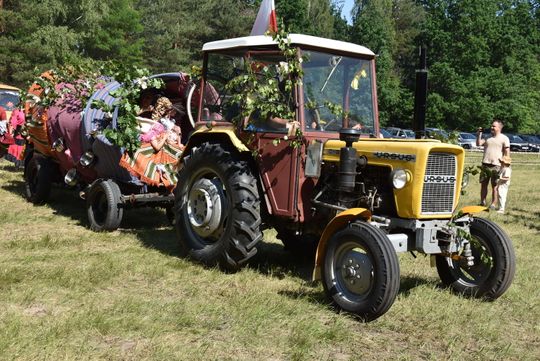Turnieju Wsi. Hasło tegorocznej imprezy brzmiało „Cygańskim taborem do Okrągłego".