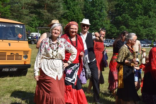 Turnieju Wsi. Hasło tegorocznej imprezy brzmiało „Cygańskim taborem do Okrągłego".