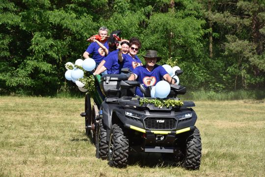 Turnieju Wsi. Hasło tegorocznej imprezy brzmiało „Cygańskim taborem do Okrągłego".