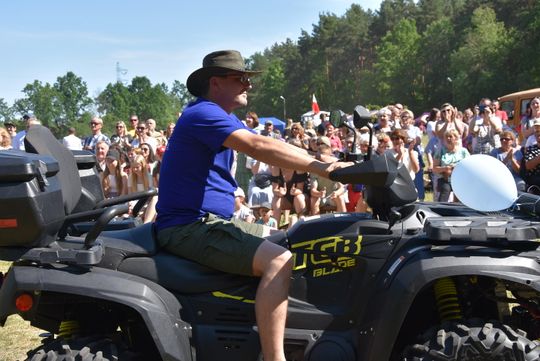 Turnieju Wsi. Hasło tegorocznej imprezy brzmiało „Cygańskim taborem do Okrągłego".