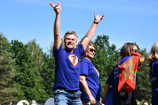 Turnieju Wsi. Hasło tegorocznej imprezy brzmiało „Cygańskim taborem do Okrągłego".