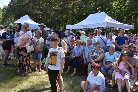 Turnieju Wsi. Hasło tegorocznej imprezy brzmiało „Cygańskim taborem do Okrągłego".