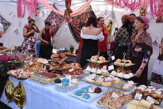 Turnieju Wsi. Hasło tegorocznej imprezy brzmiało „Cygańskim taborem do Okrągłego".