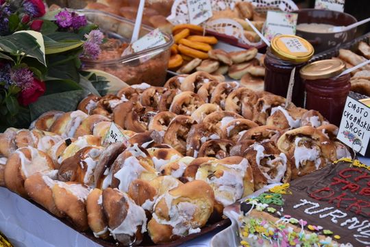 Turnieju Wsi. Hasło tegorocznej imprezy brzmiało „Cygańskim taborem do Okrągłego".