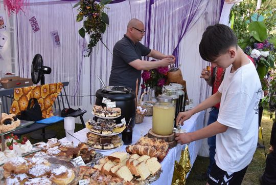 Turnieju Wsi. Hasło tegorocznej imprezy brzmiało „Cygańskim taborem do Okrągłego".