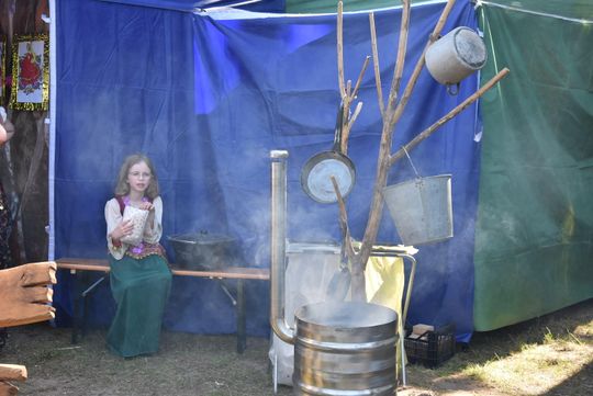 Turnieju Wsi. Hasło tegorocznej imprezy brzmiało „Cygańskim taborem do Okrągłego".