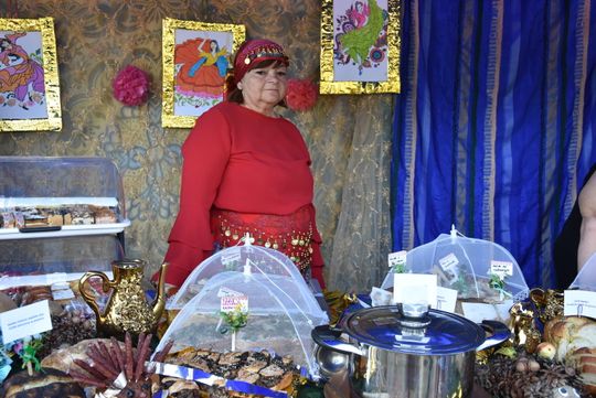 Turnieju Wsi. Hasło tegorocznej imprezy brzmiało „Cygańskim taborem do Okrągłego".