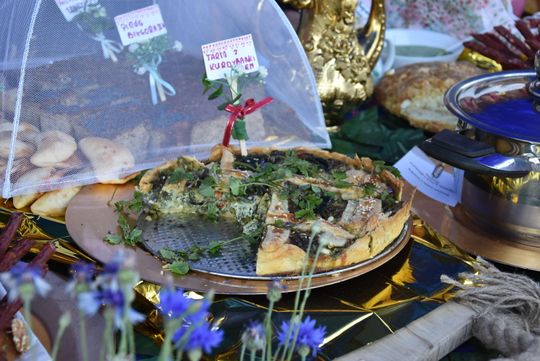 Turnieju Wsi. Hasło tegorocznej imprezy brzmiało „Cygańskim taborem do Okrągłego".