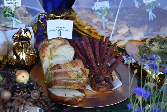 Turnieju Wsi. Hasło tegorocznej imprezy brzmiało „Cygańskim taborem do Okrągłego".