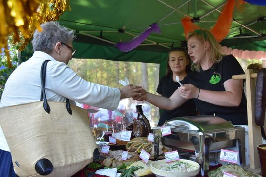 Turnieju Wsi. Hasło tegorocznej imprezy brzmiało „Cygańskim taborem do Okrągłego".