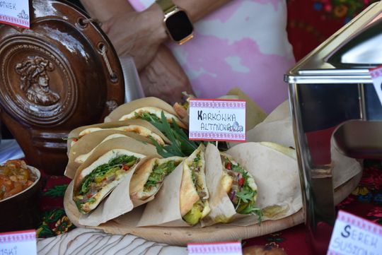 Turnieju Wsi. Hasło tegorocznej imprezy brzmiało „Cygańskim taborem do Okrągłego".