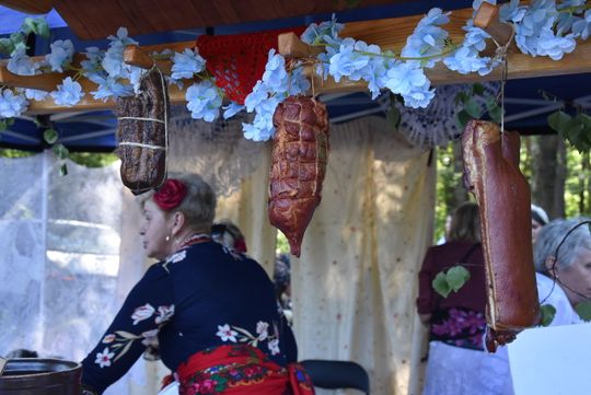 Turnieju Wsi. Hasło tegorocznej imprezy brzmiało „Cygańskim taborem do Okrągłego".