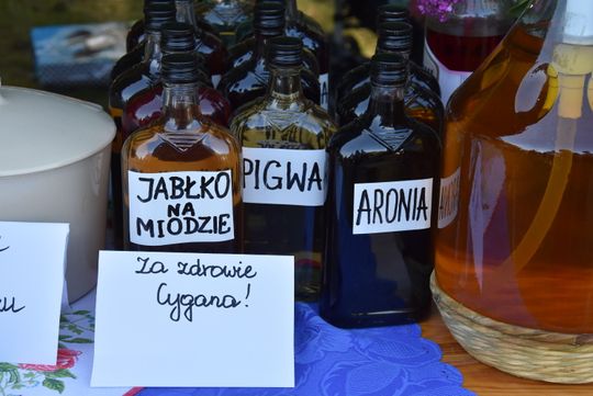 Turnieju Wsi. Hasło tegorocznej imprezy brzmiało „Cygańskim taborem do Okrągłego".