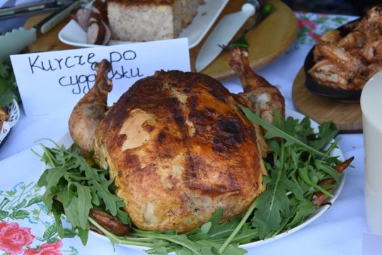 Turnieju Wsi. Hasło tegorocznej imprezy brzmiało „Cygańskim taborem do Okrągłego".