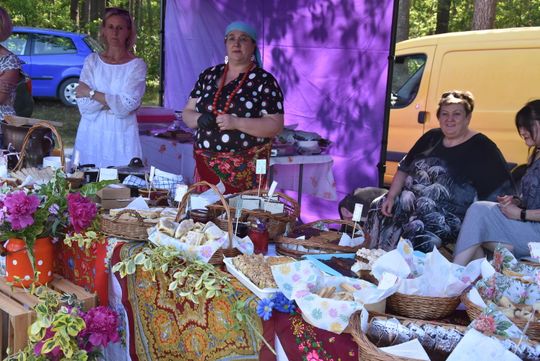 Turnieju Wsi. Hasło tegorocznej imprezy brzmiało „Cygańskim taborem do Okrągłego".