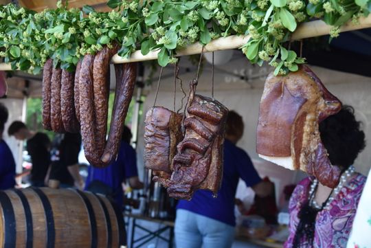Turnieju Wsi. Hasło tegorocznej imprezy brzmiało „Cygańskim taborem do Okrągłego".