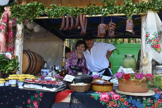 Turnieju Wsi. Hasło tegorocznej imprezy brzmiało „Cygańskim taborem do Okrągłego".