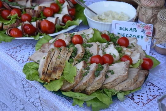 Turnieju Wsi. Hasło tegorocznej imprezy brzmiało „Cygańskim taborem do Okrągłego".