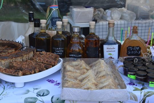 Turnieju Wsi. Hasło tegorocznej imprezy brzmiało „Cygańskim taborem do Okrągłego".