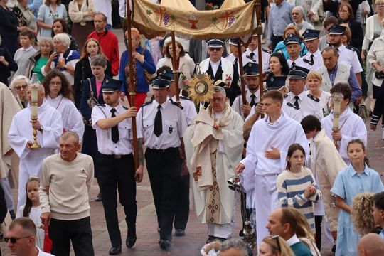 Boże Ciało 2025. Procesja w Zamościu - galeria zdjęć