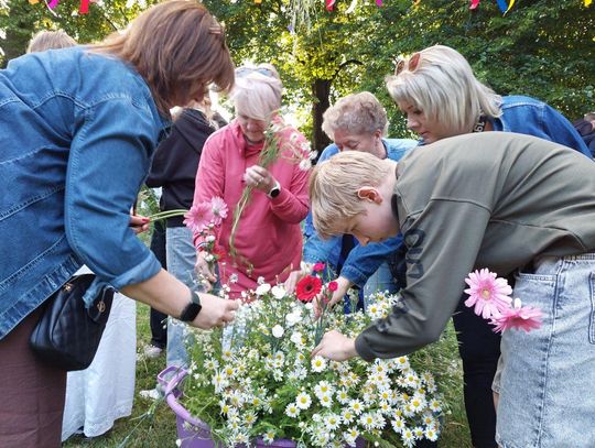 Magiczna Noc Świętojańska w Zamościu – taniec, ogień i śpiew przyciągnęły tłumy do Parku Miejskiego