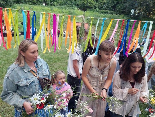 Magiczna Noc Świętojańska w Zamościu – taniec, ogień i śpiew przyciągnęły tłumy do Parku Miejskiego