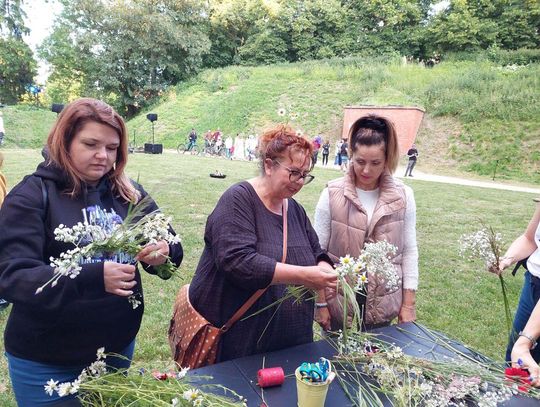 Magiczna Noc Świętojańska w Zamościu – taniec, ogień i śpiew przyciągnęły tłumy do Parku Miejskiego