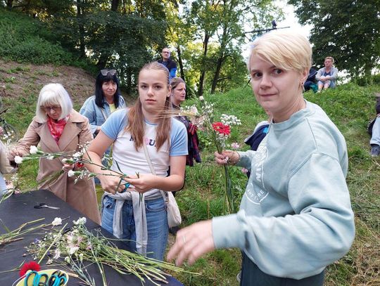 Magiczna Noc Świętojańska w Zamościu – taniec, ogień i śpiew przyciągnęły tłumy do Parku Miejskiego
