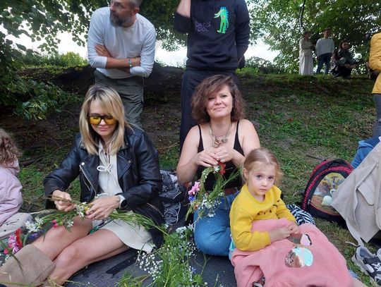 Magiczna Noc Świętojańska w Zamościu – taniec, ogień i śpiew przyciągnęły tłumy do Parku Miejskiego