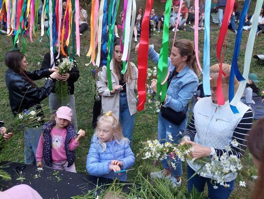 Magiczna Noc Świętojańska w Zamościu – taniec, ogień i śpiew przyciągnęły tłumy do Parku Miejskiego