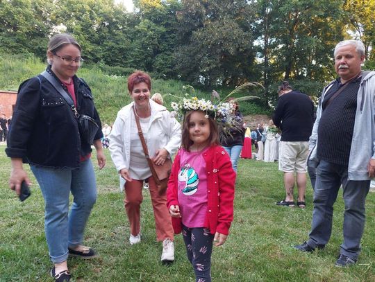 Magiczna Noc Świętojańska w Zamościu – taniec, ogień i śpiew przyciągnęły tłumy do Parku Miejskiego