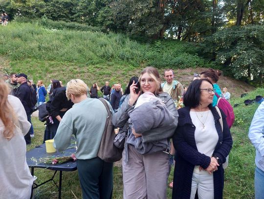 Magiczna Noc Świętojańska w Zamościu – taniec, ogień i śpiew przyciągnęły tłumy do Parku Miejskiego