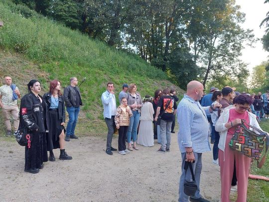 Magiczna Noc Świętojańska w Zamościu – taniec, ogień i śpiew przyciągnęły tłumy do Parku Miejskiego