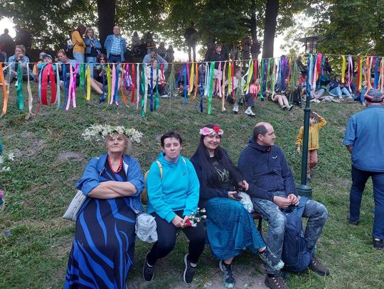 Magiczna Noc Świętojańska w Zamościu – taniec, ogień i śpiew przyciągnęły tłumy do Parku Miejskiego