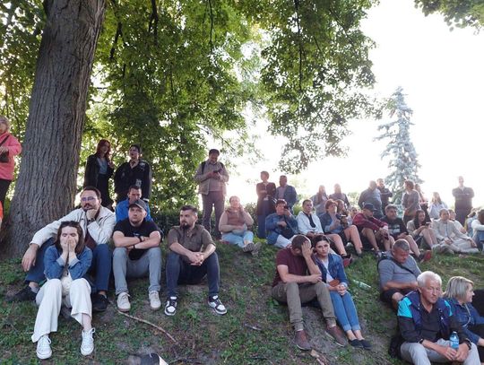 Magiczna Noc Świętojańska w Zamościu – taniec, ogień i śpiew przyciągnęły tłumy do Parku Miejskiego