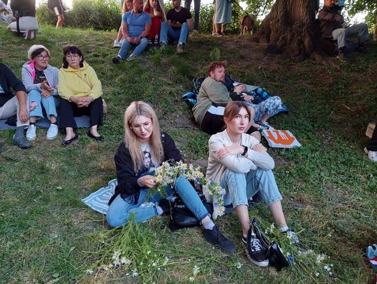 Magiczna Noc Świętojańska w Zamościu – taniec, ogień i śpiew przyciągnęły tłumy do Parku Miejskiego