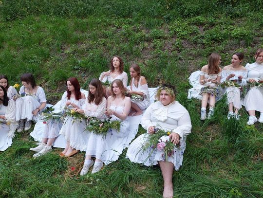 Magiczna Noc Świętojańska w Zamościu – taniec, ogień i śpiew przyciągnęły tłumy do Parku Miejskiego