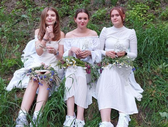 Magiczna Noc Świętojańska w Zamościu – taniec, ogień i śpiew przyciągnęły tłumy do Parku Miejskiego