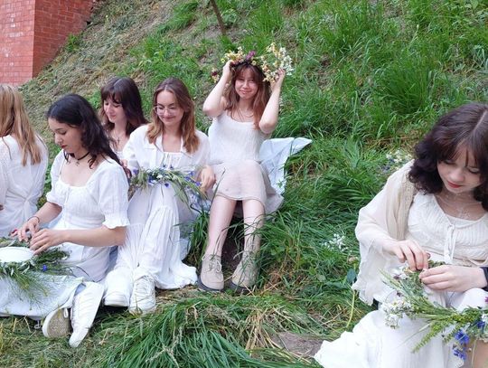 Magiczna Noc Świętojańska w Zamościu – taniec, ogień i śpiew przyciągnęły tłumy do Parku Miejskiego