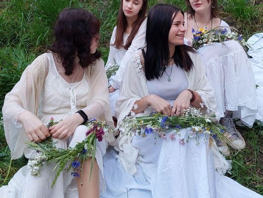 Magiczna Noc Świętojańska w Zamościu – taniec, ogień i śpiew przyciągnęły tłumy do Parku Miejskiego