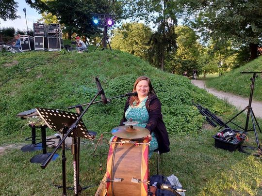 Magiczna Noc Świętojańska w Zamościu – taniec, ogień i śpiew przyciągnęły tłumy do Parku Miejskiego