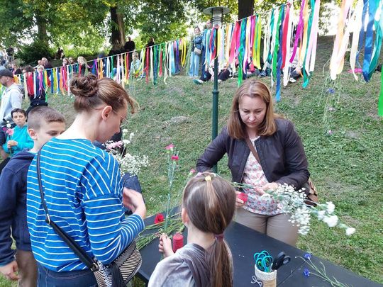 Magiczna Noc Świętojańska w Zamościu – taniec, ogień i śpiew przyciągnęły tłumy do Parku Miejskiego