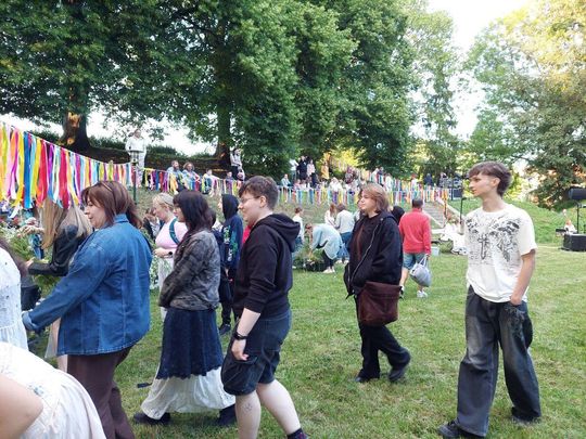 Magiczna Noc Świętojańska w Zamościu – taniec, ogień i śpiew przyciągnęły tłumy do Parku Miejskiego